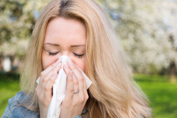 How to Survive Summer Allergies Without Being Miserable